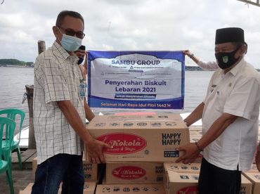 Penyerahan Simbolis Biskuit Lebaran untuk Kecamatan Kateman Indragiri Hilir Riau
